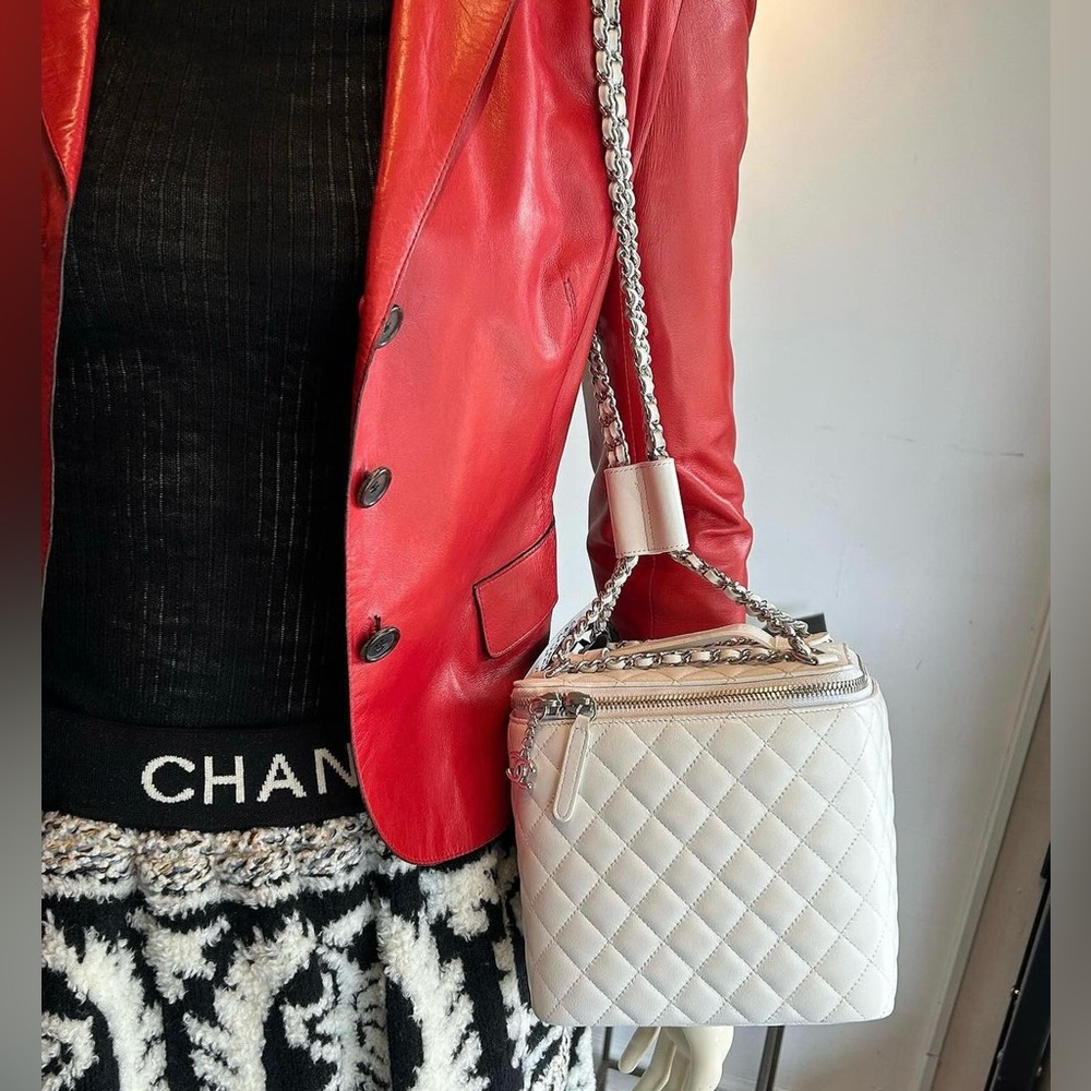 New Chanel Caviar Quilted Vanity Case. Limited Edition - Picture 1 of 3